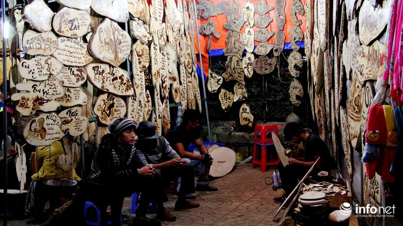 Chợ đêm đầy màu sắc ở