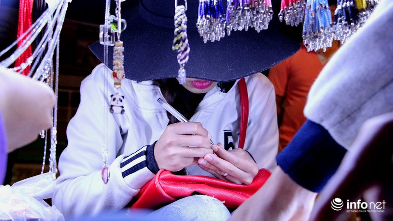 Chợ đêm đầy màu sắc ở