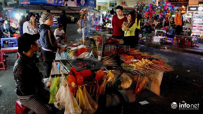 Chợ đêm đầy màu sắc ở