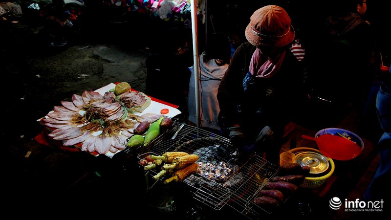 Chợ đêm đầy màu sắc ở