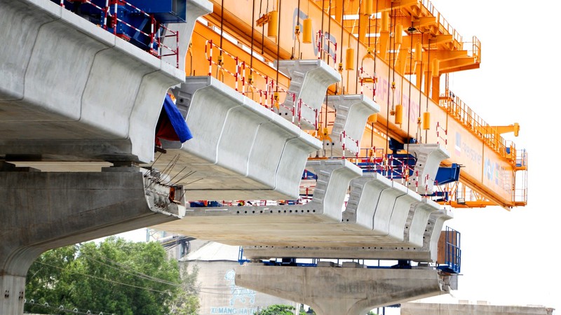 Cận cảnh lắp các đốt dầm 500 tấn cho tuyến metro Bến Thành - Suối Tiên - ảnh 5