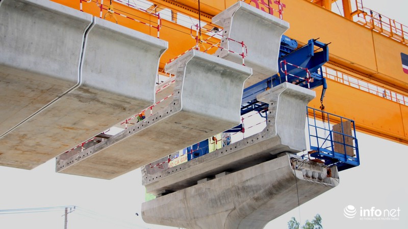 Cận cảnh lắp các đốt dầm 500 tấn cho tuyến metro Bến Thành - Suối Tiên - ảnh 2