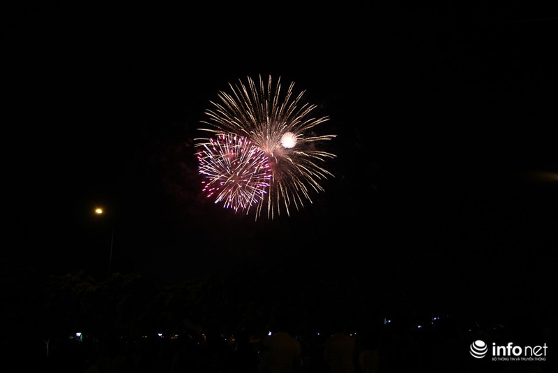 Pháo hoa mừng Quốc khánh sáng rực TP.HCM - ảnh 9