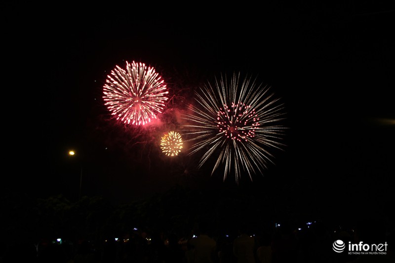 Pháo hoa mừng Quốc khánh sáng rực TP.HCM - ảnh 8