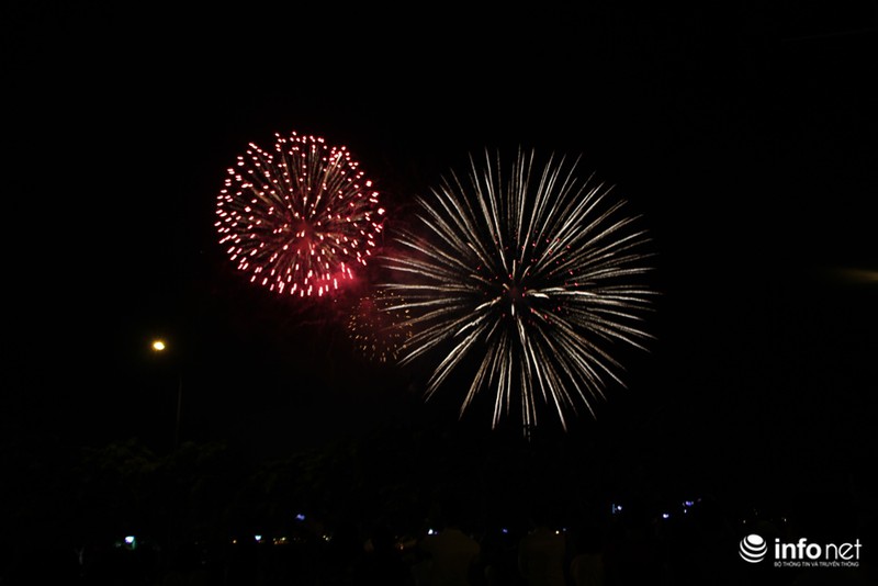 Pháo hoa mừng Quốc khánh sáng rực TP.HCM - ảnh 10