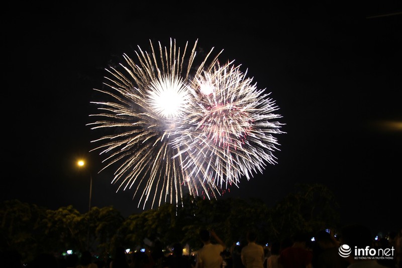 Pháo hoa mừng Quốc khánh sáng rực TP.HCM - ảnh 14