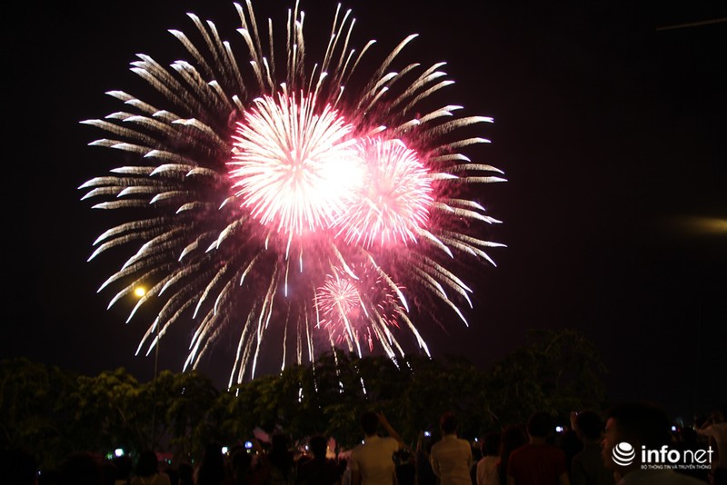 Pháo hoa mừng Quốc khánh sáng rực TP.HCM - ảnh 12