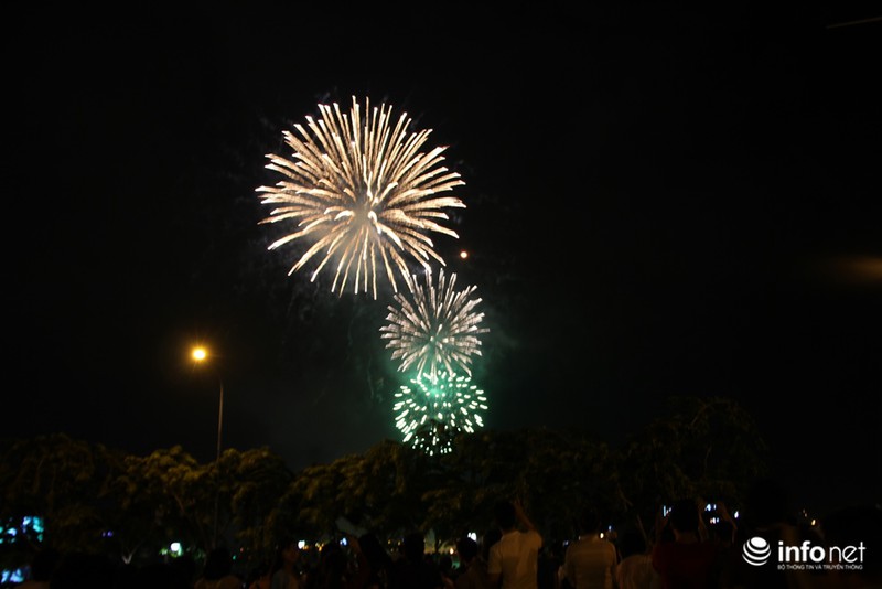 Pháo hoa mừng Quốc khánh sáng rực TP.HCM - ảnh 4
