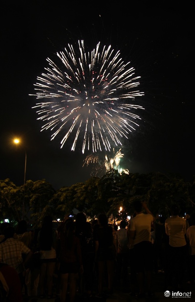 Pháo hoa mừng Quốc khánh sáng rực TP.HCM - ảnh 6
