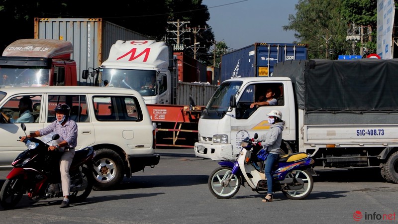 CSGT mướt mồ hồi