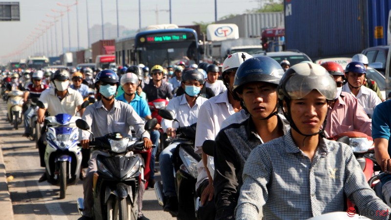 CSGT mướt mồ hồi