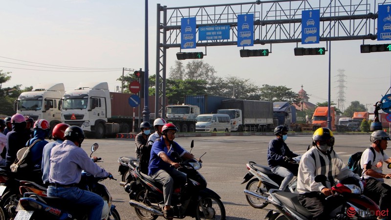 CSGT mướt mồ hồi