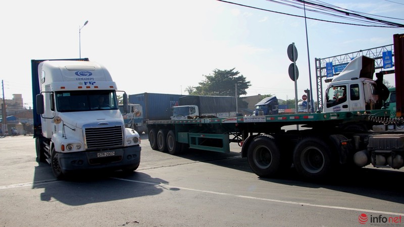 CSGT mướt mồ hồi