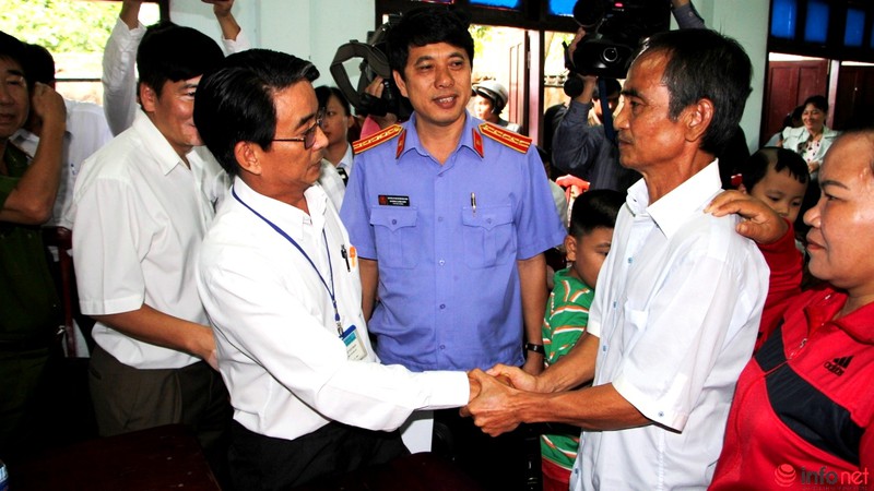 Những hình ảnh xúc động buổi xin lỗi công khai ông Huỳnh Văn Nén - ảnh 19