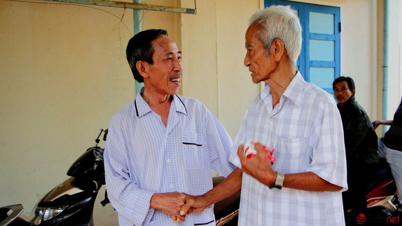 Những hình ảnh xúc động buổi xin lỗi công khai ông Huỳnh Văn Nén - ảnh 3