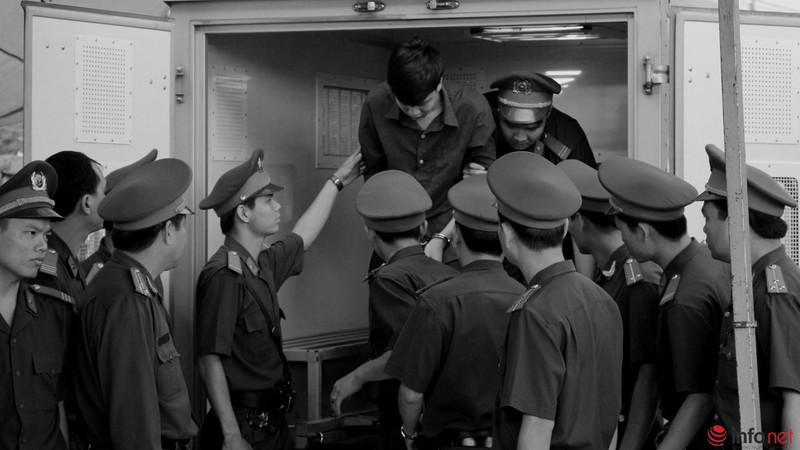 Toàn cảnh phiên xử tại Bình Phước qua bộ ảnh đen trắng - ảnh 11