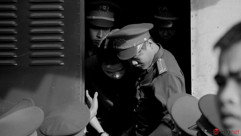 Toàn cảnh phiên xử tại Bình Phước qua bộ ảnh đen trắng - ảnh 13