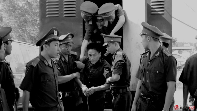 Toàn cảnh phiên xử tại Bình Phước qua bộ ảnh đen trắng - ảnh 14