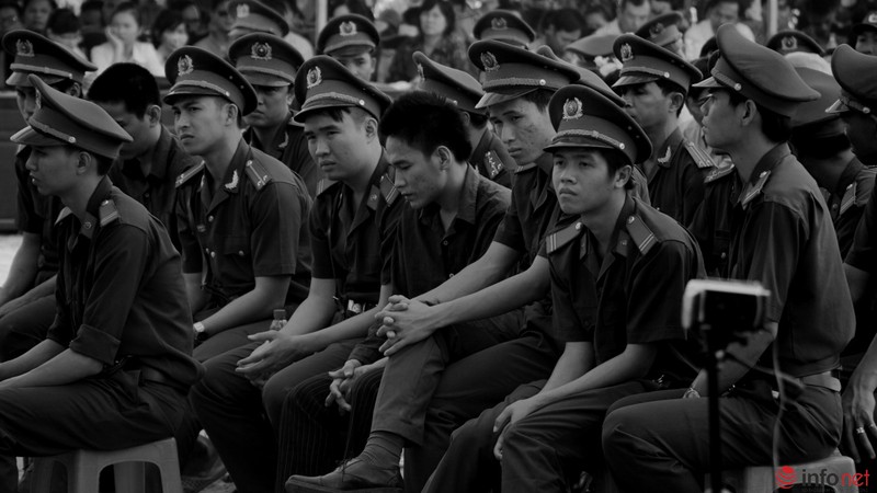 Toàn cảnh phiên xử tại Bình Phước qua bộ ảnh đen trắng - ảnh 26