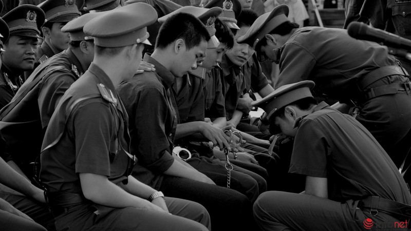 Toàn cảnh phiên xử tại Bình Phước qua bộ ảnh đen trắng - ảnh 16