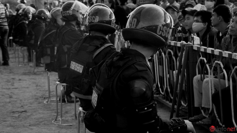 Toàn cảnh phiên xử tại Bình Phước qua bộ ảnh đen trắng - ảnh 8