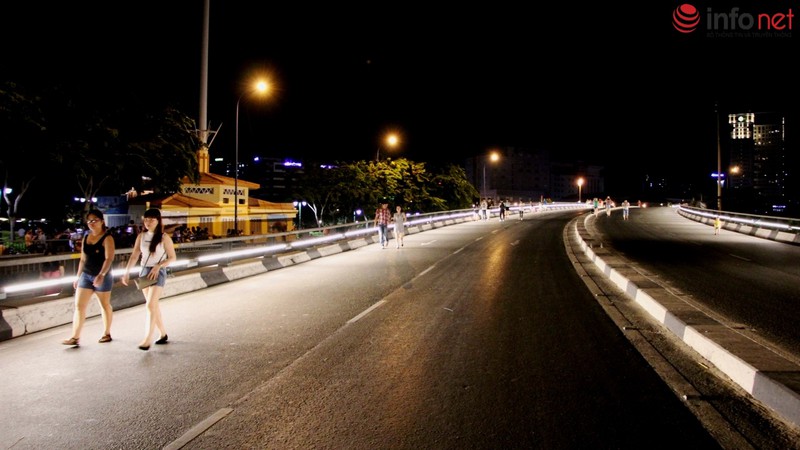 Trung tâm TP.HCM thoáng đãng đêm 30/4 - ảnh 12