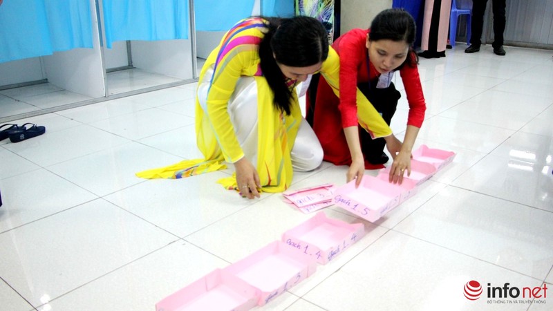 Cận cảnh kiểm phiếu sau bầu cử tại quận 1, TP.HCM - ảnh 11