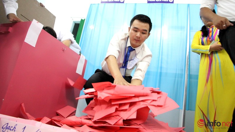 Cận cảnh kiểm phiếu sau bầu cử tại quận 1, TP.HCM - ảnh 13