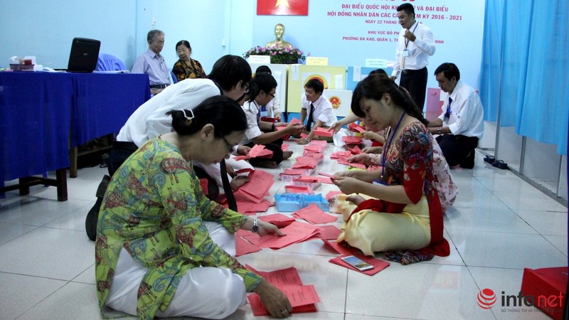 Cận cảnh kiểm phiếu sau bầu cử tại quận 1, TP.HCM - ảnh 17
