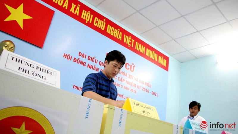 Cận cảnh kiểm phiếu sau bầu cử tại quận 1, TP.HCM - ảnh 2