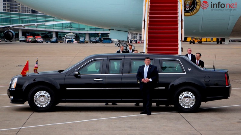 Giây phút Tổng thống Obama rời chuyên cơ để lên