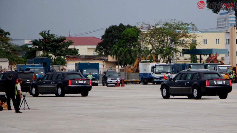 Giây phút Tổng thống Obama rời chuyên cơ để lên