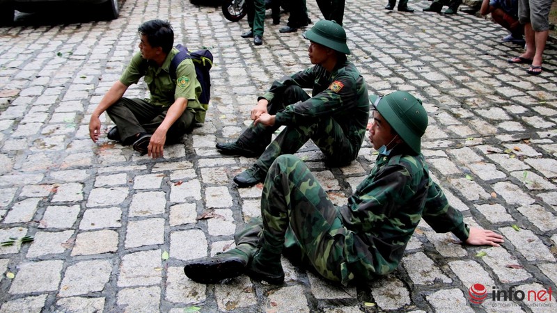 Hình ảnh toàn cảnh buổi tìm kiếm trực thăng EC-130 và đưa các phi công xuống núi - ảnh 8