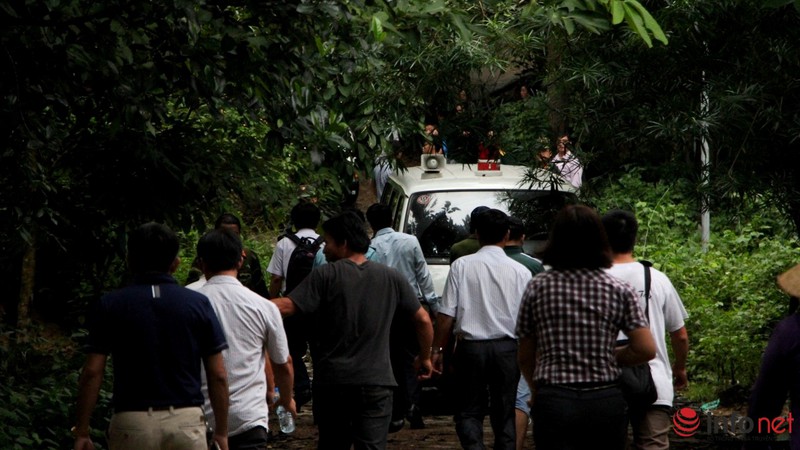 Hình ảnh toàn cảnh buổi tìm kiếm trực thăng EC-130 và đưa các phi công xuống núi - ảnh 12