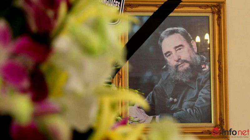 Lãnh đạo Thành phố Hồ Chí Minh tới viếng Lãnh tụ Fidel Castro - ảnh 2