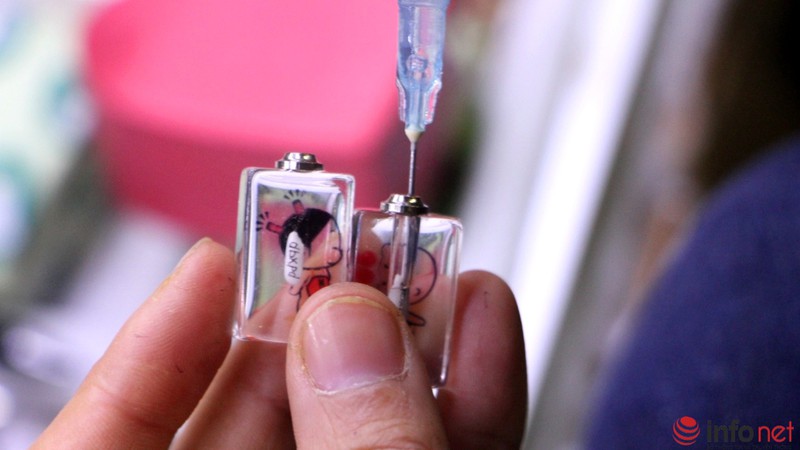 Độc đáo kỹ năng viết chữ lên hạt gạo tại Chợ đêm Đà Lạt - ảnh 6