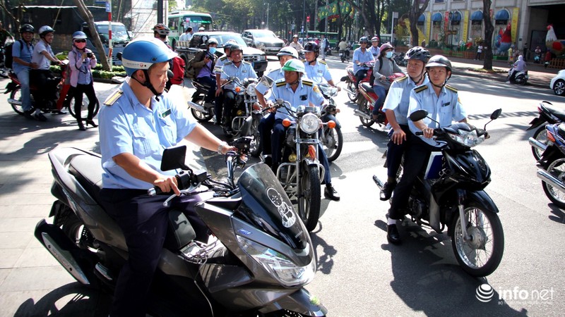 Quận 1 phá sạch bậc lên xuống, bồn cây, chướng ngại vật lấn chiếm vỉa hè - ảnh 1