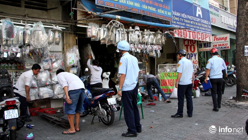 Quận 1 phá sạch bậc lên xuống, bồn cây, chướng ngại vật lấn chiếm vỉa hè - ảnh 12