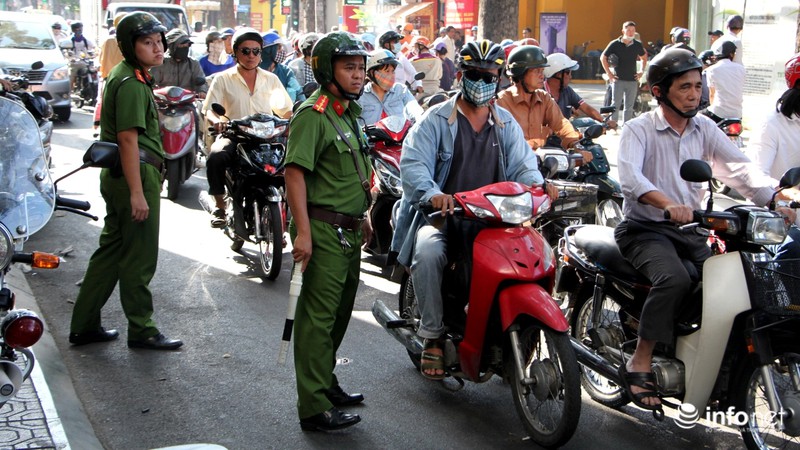 Quận 1 phá sạch bậc lên xuống, bồn cây, chướng ngại vật lấn chiếm vỉa hè - ảnh 17