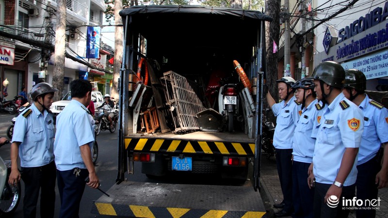 Quận 1 phá sạch bậc lên xuống, bồn cây, chướng ngại vật lấn chiếm vỉa hè - ảnh 19