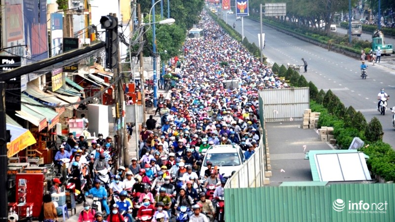 TP.HCM: Ngã tư An Sương kẹt xe kinh hoàng trong ngày đầu thi công - ảnh 2