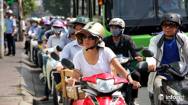 Muôn cách phản ứng của người dân khi bị xử lý vì lấn chiếm vỉa hè - ảnh 9