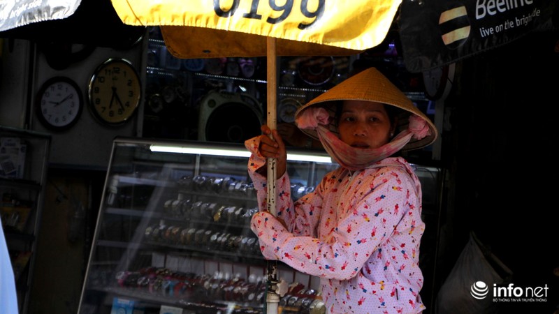 Muôn cách phản ứng của người dân khi bị xử lý vì lấn chiếm vỉa hè - ảnh 12