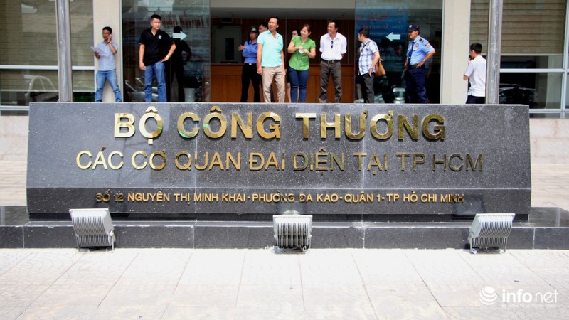 Muôn cách phản ứng của người dân khi bị xử lý vì lấn chiếm vỉa hè - ảnh 8