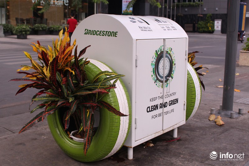 Thùng rác thông minh “vừa đựng rác vừa trồng hoa” - ảnh 1