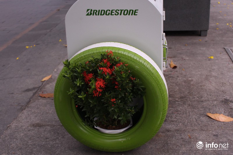 Thùng rác thông minh “vừa đựng rác vừa trồng hoa” - ảnh 3