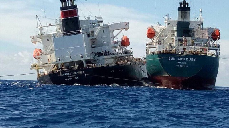 Giải cứu thành công tàu chở 30.000 tấn hóa chất trên biển Bình Thuận - ảnh 1