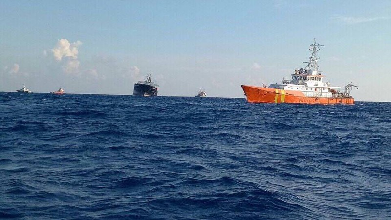 Giải cứu thành công tàu chở 30.000 tấn hóa chất trên biển Bình Thuận - ảnh 3