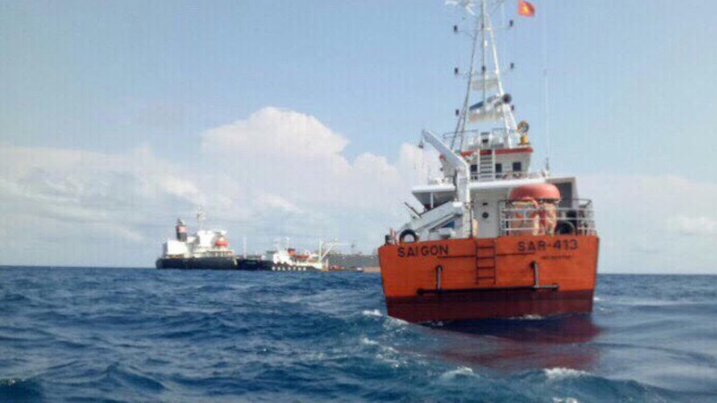Giải cứu thành công tàu chở 30.000 tấn hóa chất trên biển Bình Thuận - ảnh 4