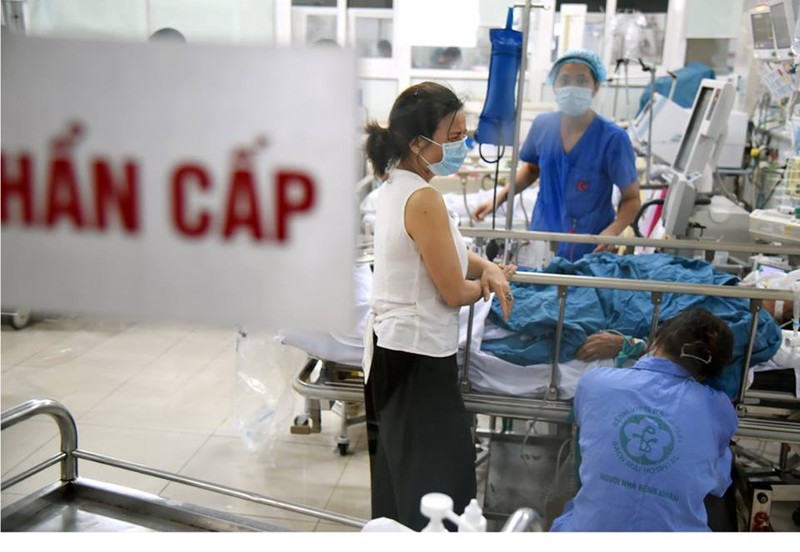 Xúc động hình ảnh thường trực của các bác sĩ cấp cứu A9 Bạch Mai - ảnh 8